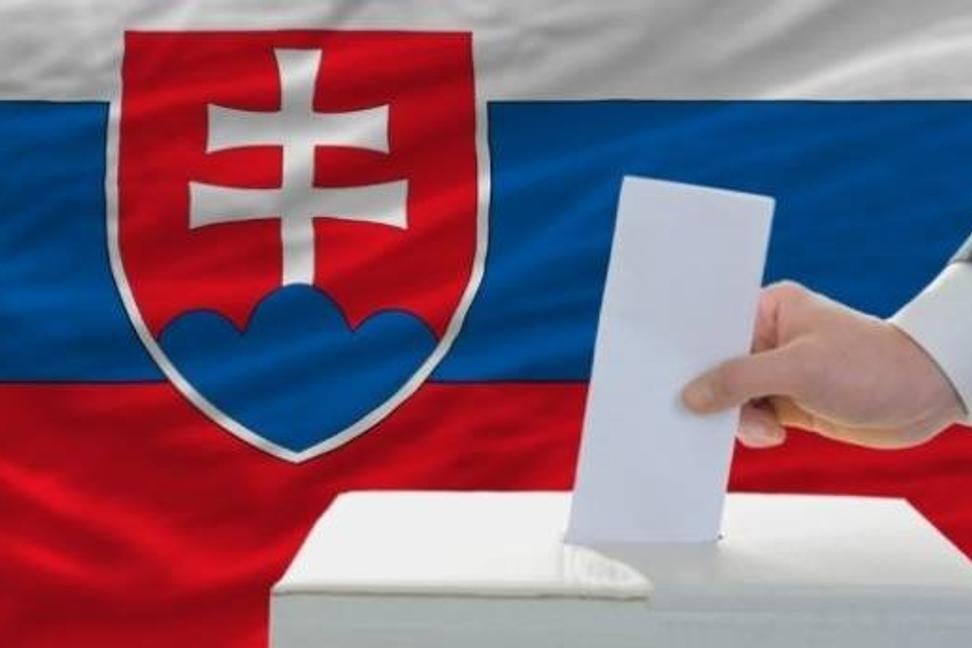 Dvoje kruhy pod očami, bledý ako stena, aj takto dnes vyzerá Fico...